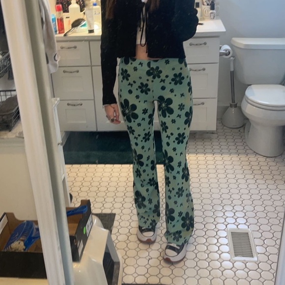 urban outfitters blue floral print bryn pull-on flare pant - Picture 7 of 7